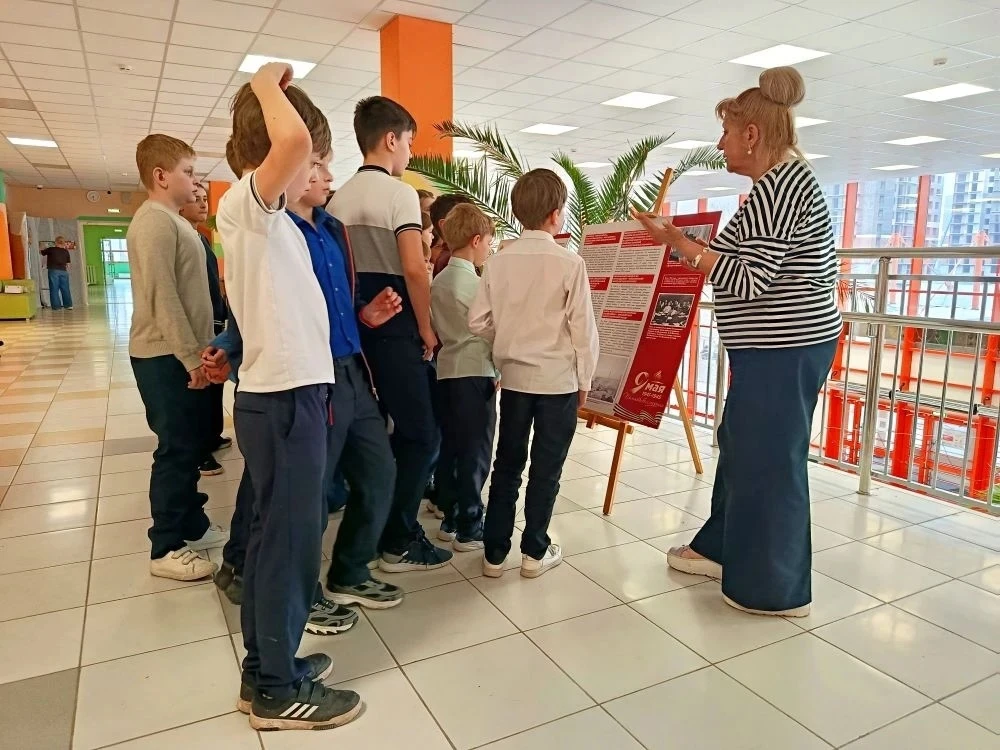 Друзья, это нужно увидеть! 👇  Накануне Дня Победы в нашей школе была организована выставка, которая 