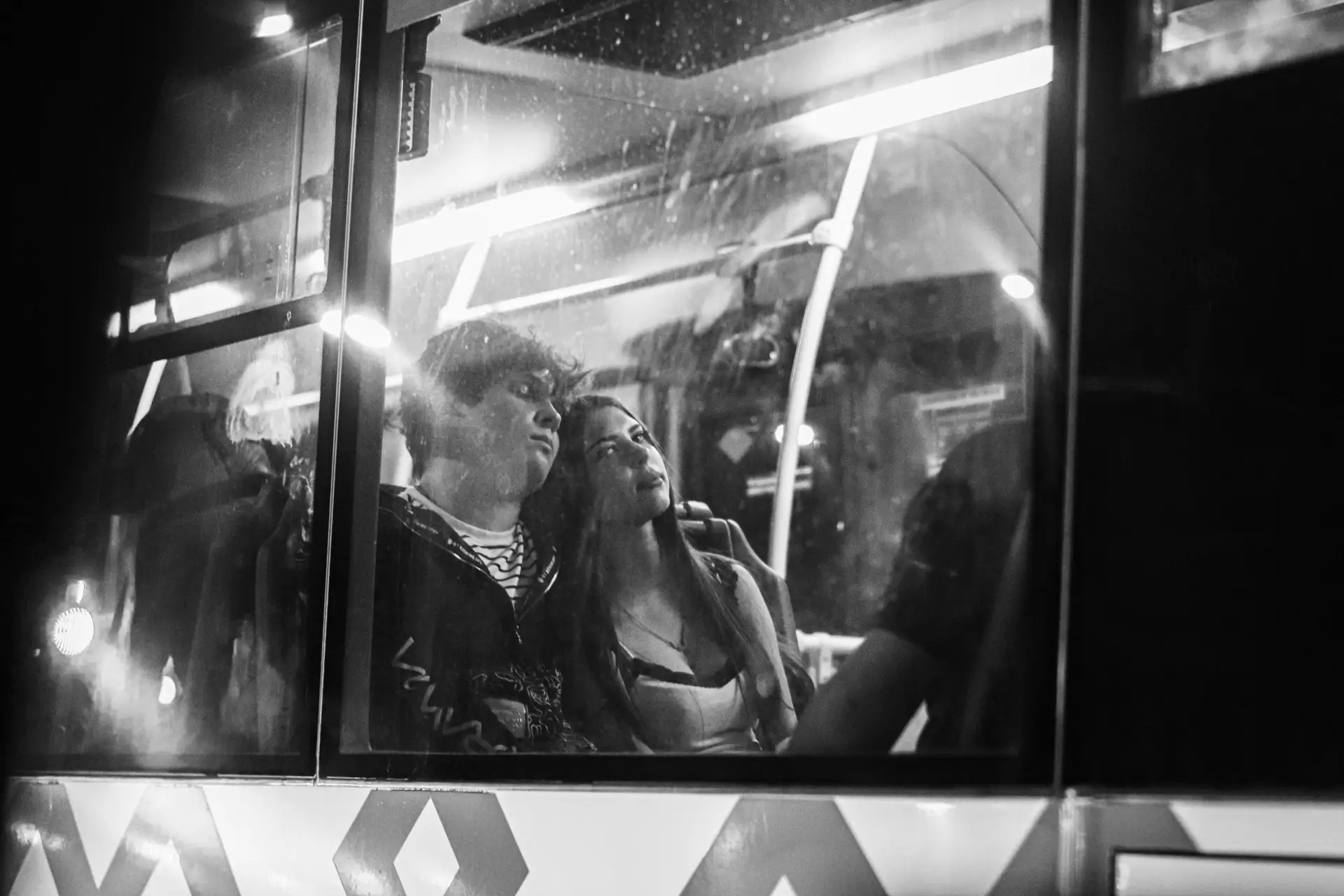 Я не любитель снимать людей в транспорте, но эти ребята мне прям понравились. Хорошая п...