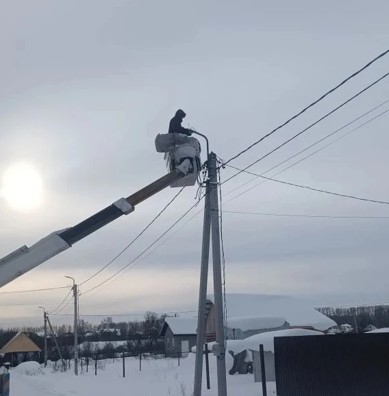 Сотрудники подразделения по уличному освещению МУП "Водоканал" обустроили новую линию в...
