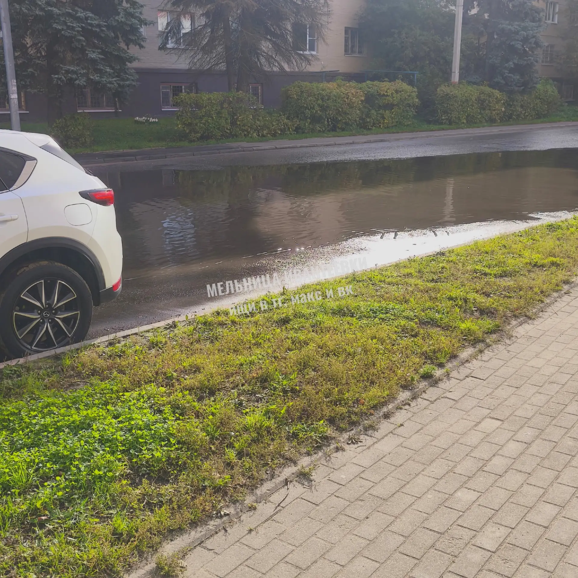 💧 Огромная лужа на Фабричном проезде стоит даже в сухую погоду