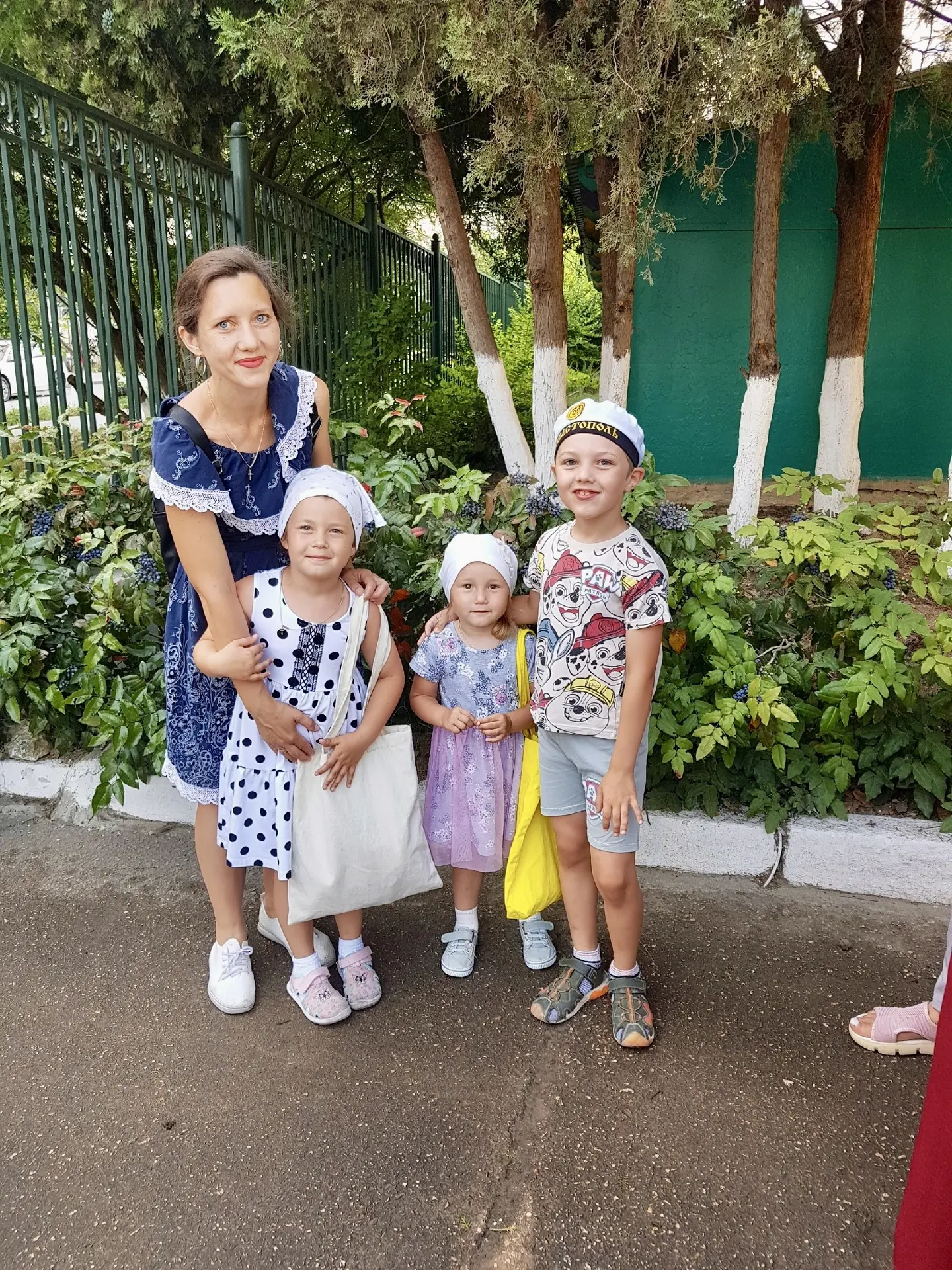 Наши малыши сделали еще один важный шаг — сегодня они отправились в другой детский сад. Мы очень рад