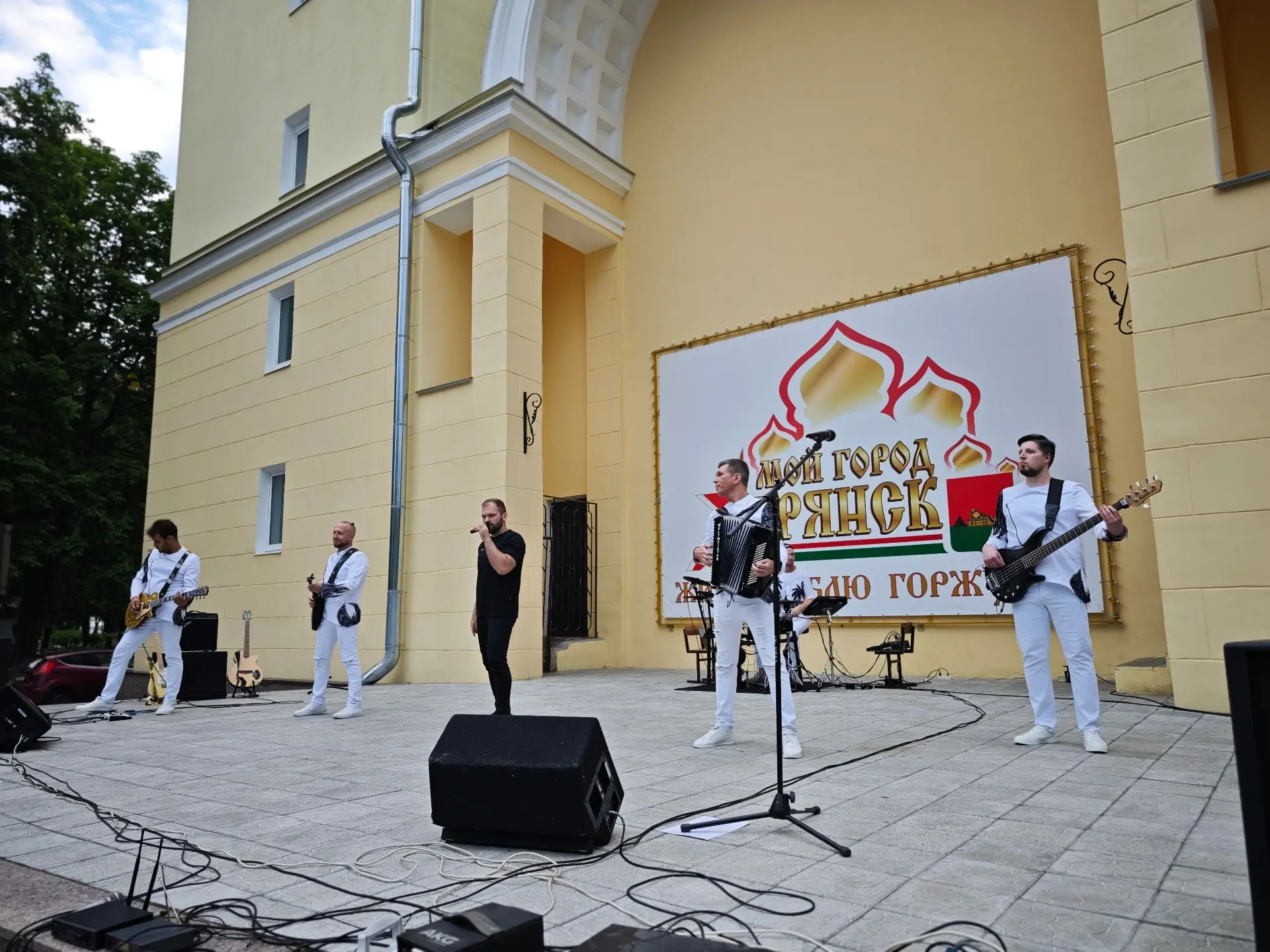 😇🌳🎶 14 июня на летней эстраде Городского Дворца культуры железнодорожников в рамках проекта «Летн