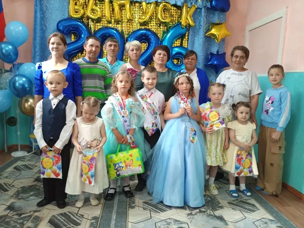 ✨️Выпускной бал!✨

Уходят дети школьною дорогой,
Но остаётся в них частица нас!
От сада детского до 