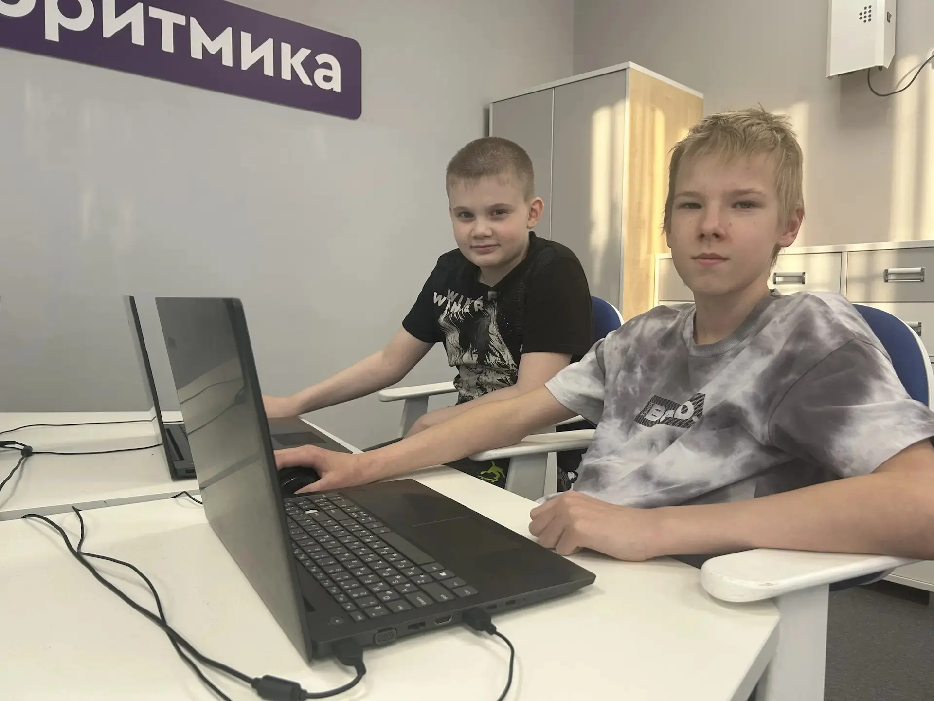 В лаборатории «Креативное программирование», под руководством педагога дополнительного образования Б