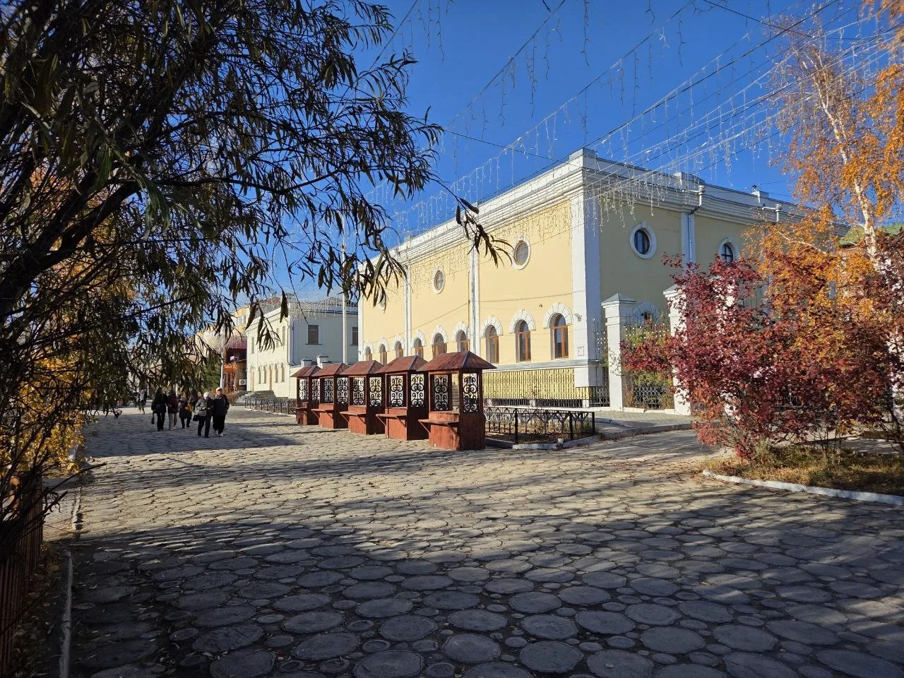 Ровно 20 лет назад, 27 сентября 2006 г. в Якутске, в День государственности республики,...