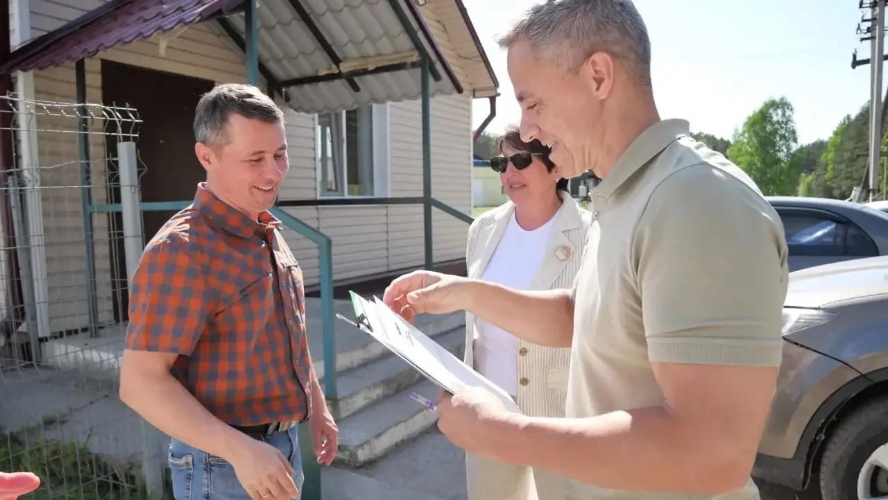 Осторожные свиньи 

В Первомайском районе, в Куяново, заехали на производство ООО «Агро», где уже по
