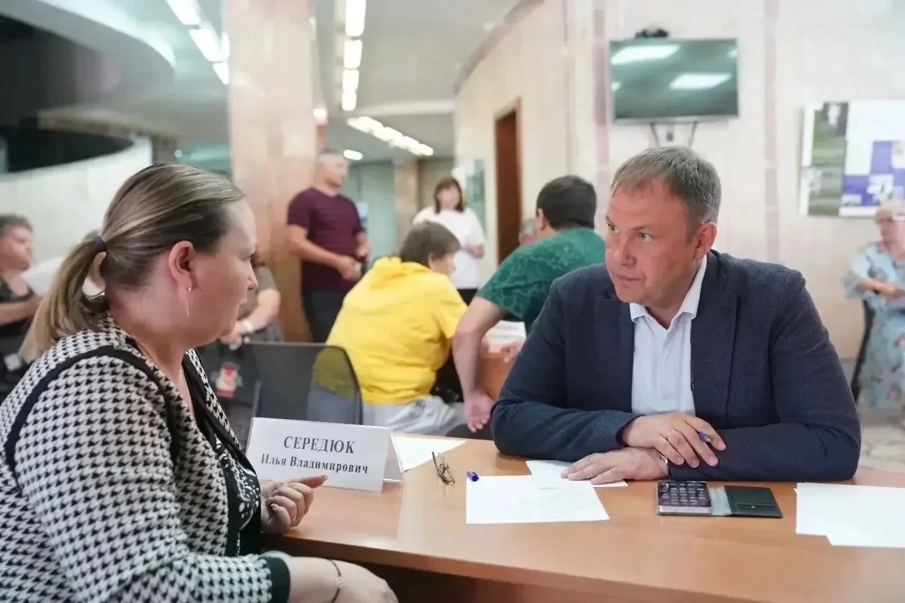 Илья Середюк провел в Новокузнецке выездной прием участников СВО и их родных

На прием обратились 10