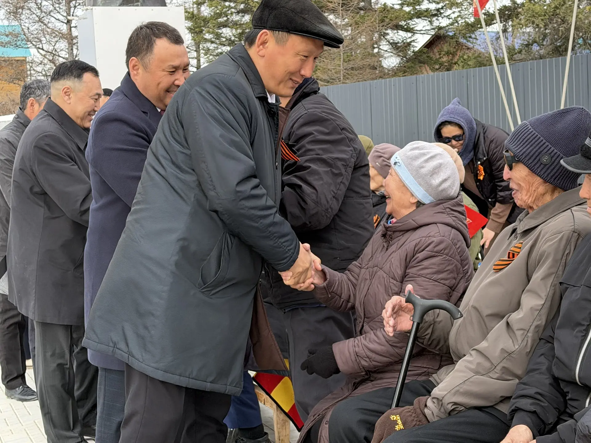 УЛУУ КЫАЙЫЫ КҮНЭ МАЙАҔА  Улуу Кыайыы 81 сылын бэлиэтиир тэрээһин Майа сэлиэнньэтигэр Кыайыы Монумены