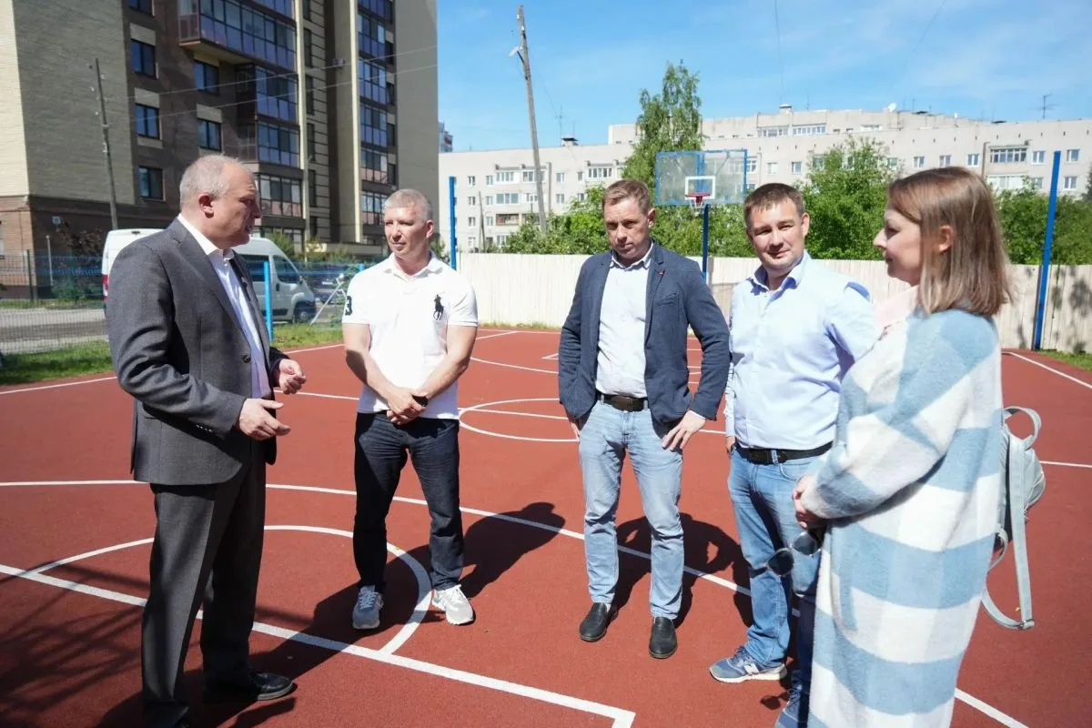 В Вологде открылась обновлённая спортплощадка

В Прямом переулке завершилась реконструкция спортивно