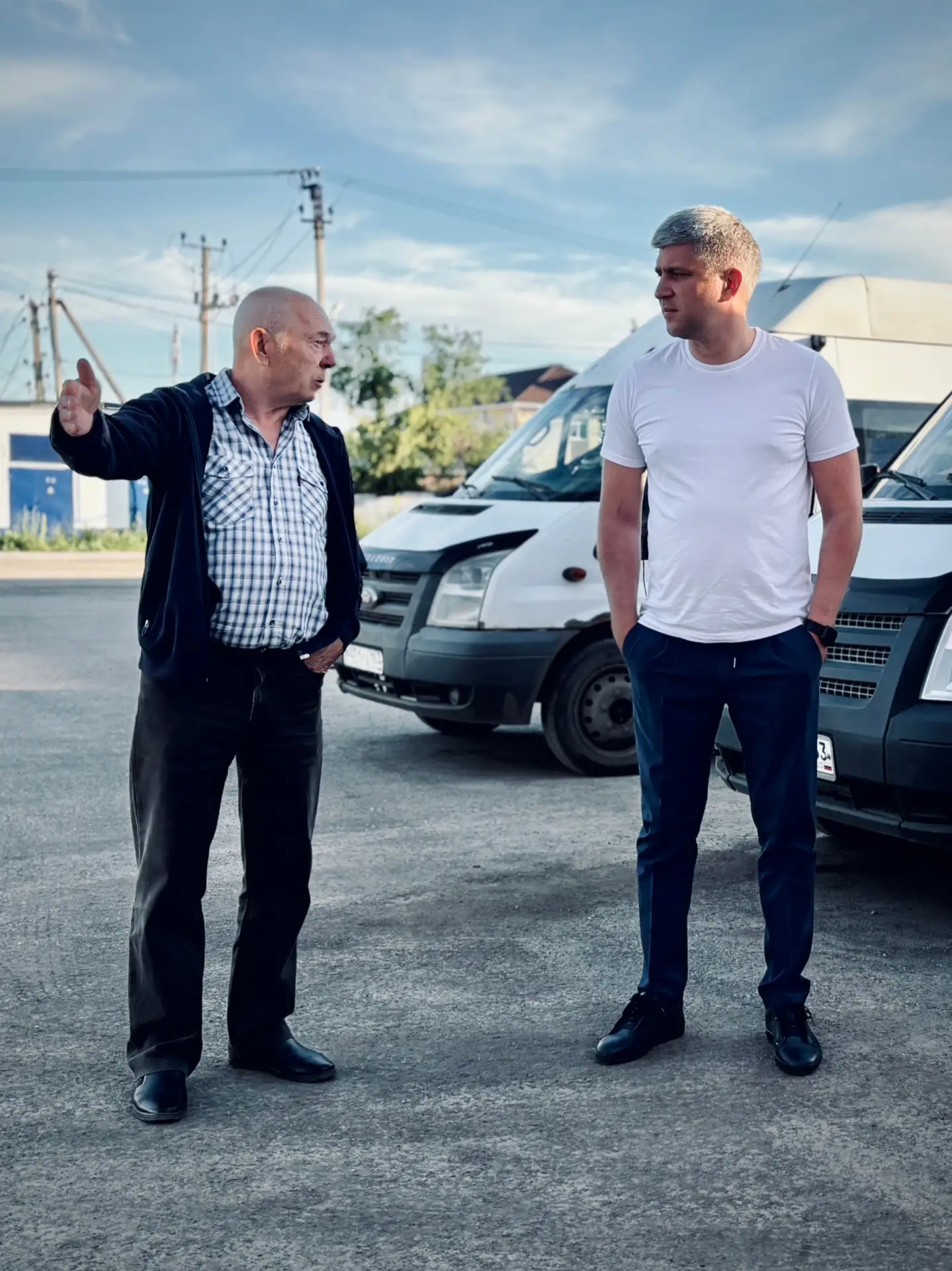 Глава города Георгий Выводцев посетил стоянку городского транспорта, чтобы проверить жа...