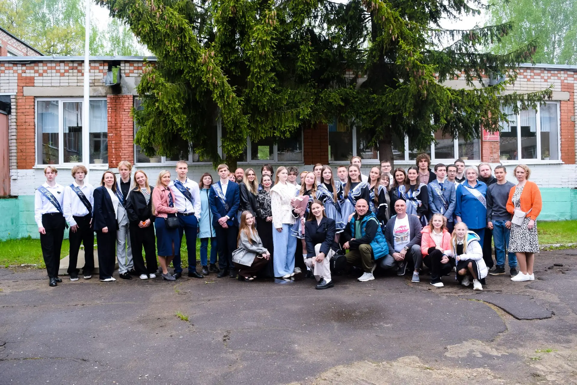 Последний звонок прозвенел для выпускников 11-1 класса школы №67.   В Центре образования — школа №67