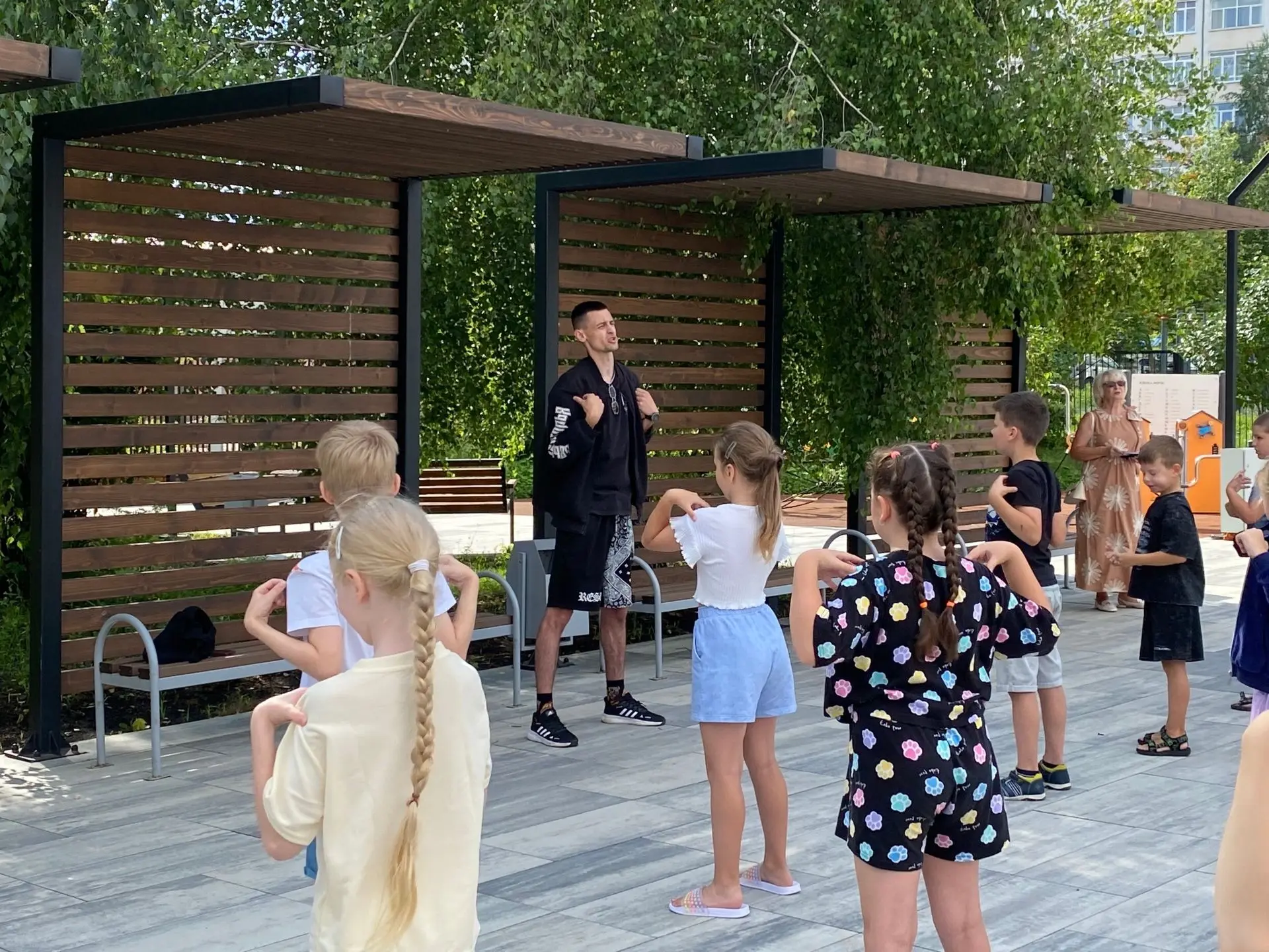 💪 Начинаем День безопасности активно!

☀️ Каждое утро в лагере «Родничок» начинается с самого важно