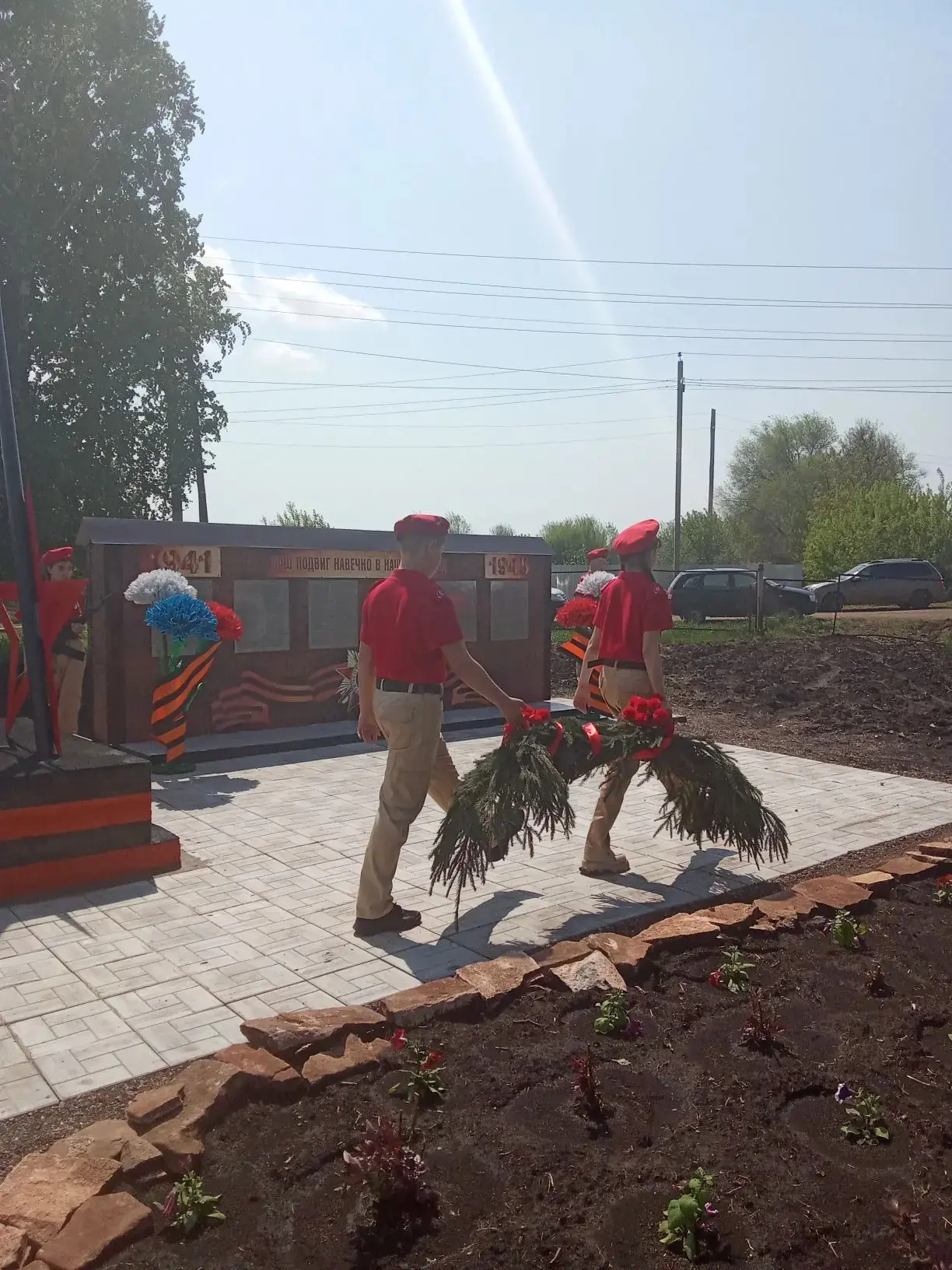 🇷🇺✨ 9 мая на территории нашей школы состоялось торжественное открытие Стены Памяти во...