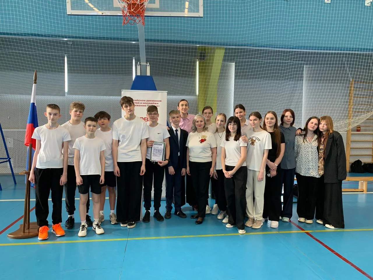 Сегодня в школе прошла «Зарница» для 8-9 классов! 🇷🇺💪  В этом году мы посвятили её месячнику патриот
