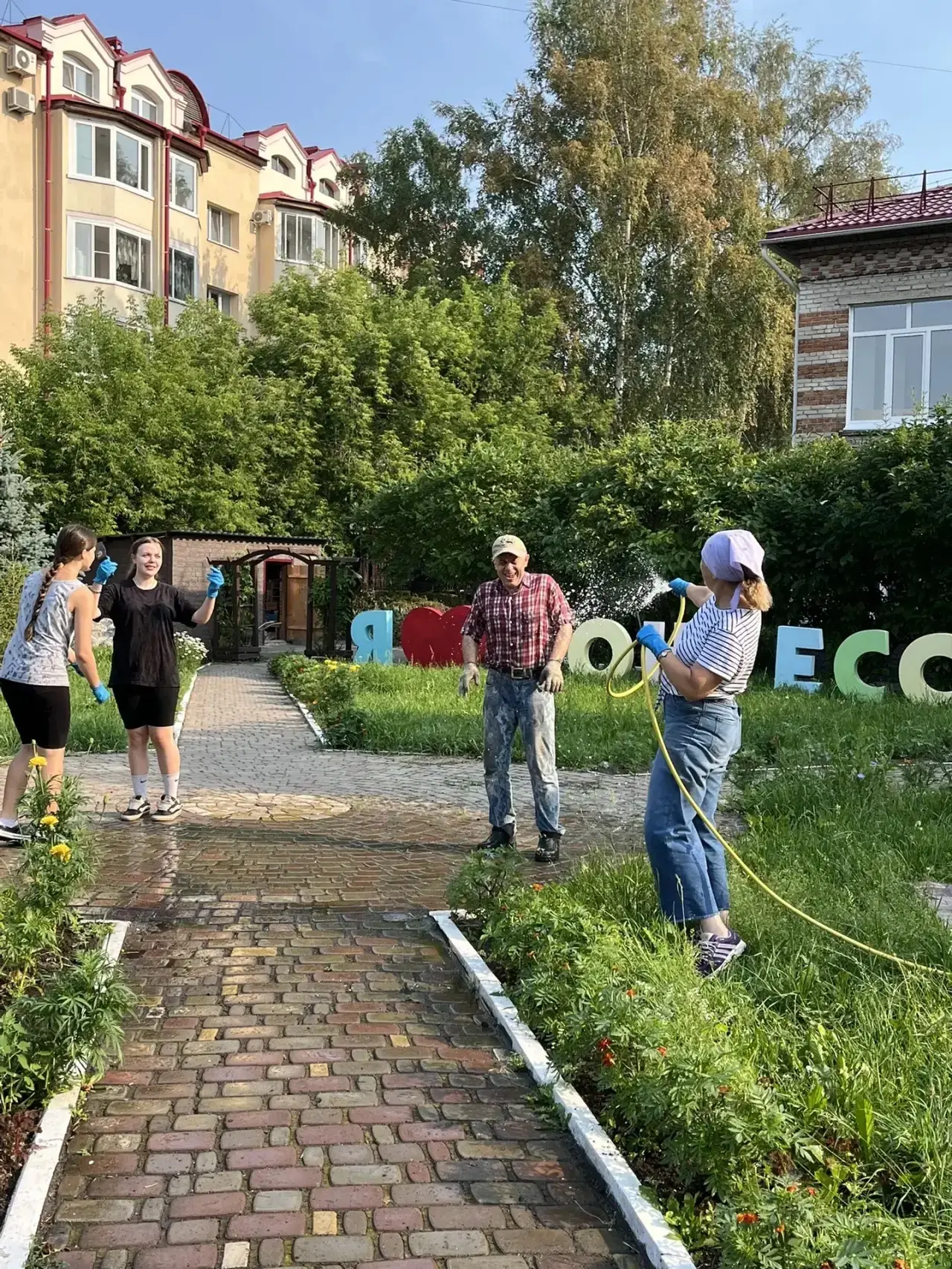 На этой неделе праздновали День Ивана Купалы!!🤗💦☀️

В этот праздник было принято купаться в реках 