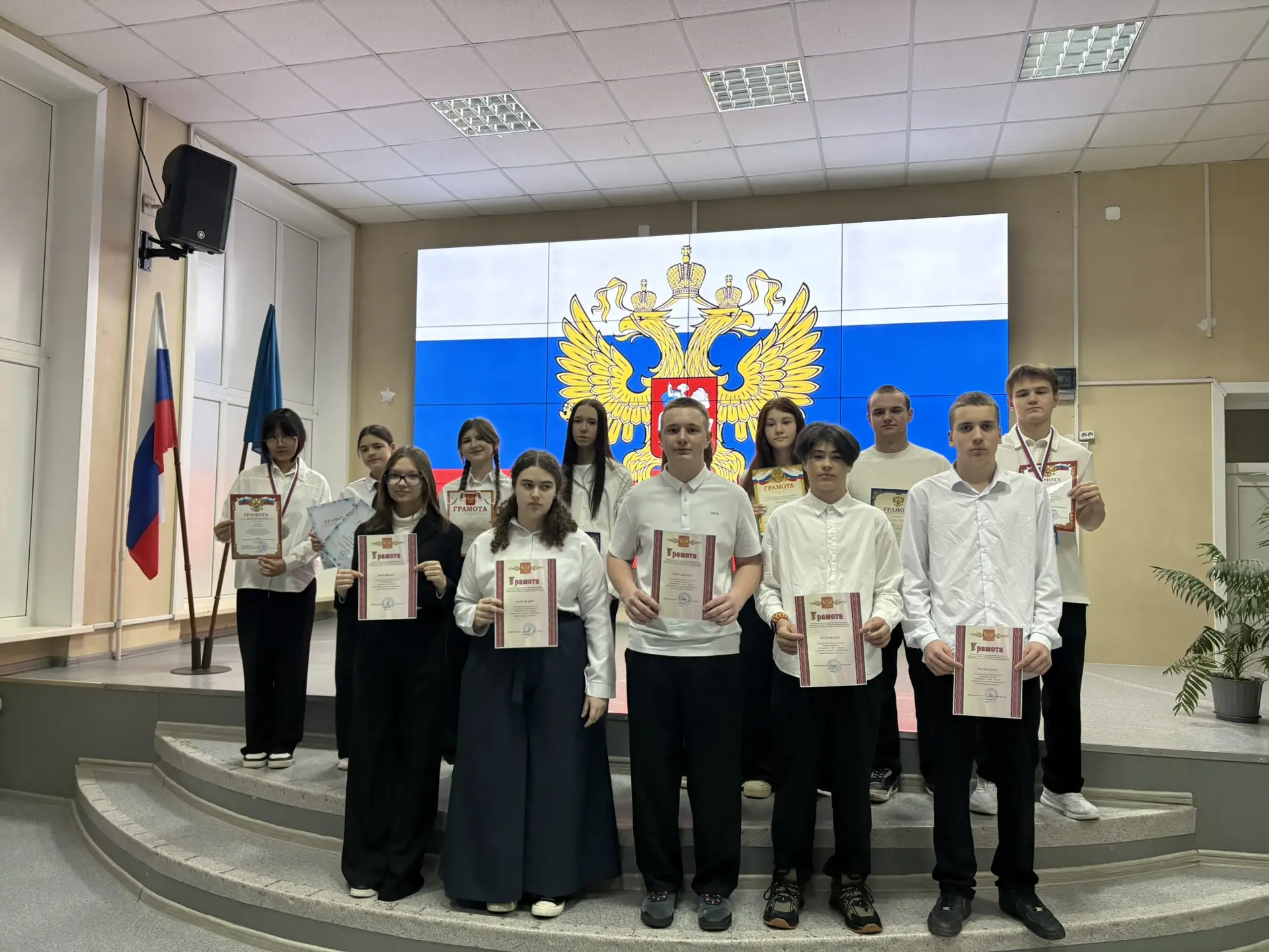 Торжественные линейки традиционно открыли учебную неделю.