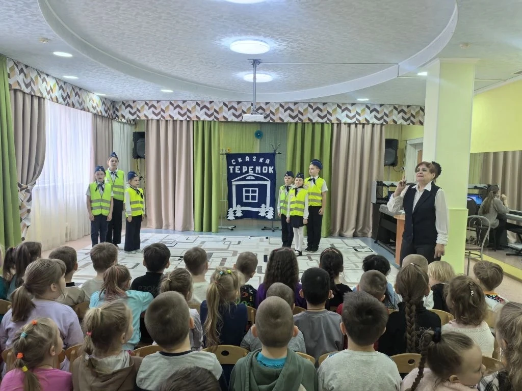 Даже в младшем дошкольном возрасте ребёнок может усвоить базовые понятия: что такое дорога и каково 