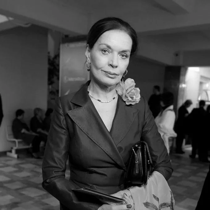 Сегодня не стало великой Людмилы Чурсиной.

Ушла легенда. На 85-м году жизни после долгой болезни ск