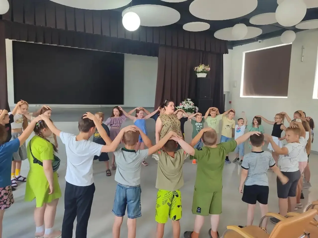 🏕️ В лагере «Мирный» прошёл День народных игр!

🎭 В гости к воспитанникам лагеря приехали сотрудни