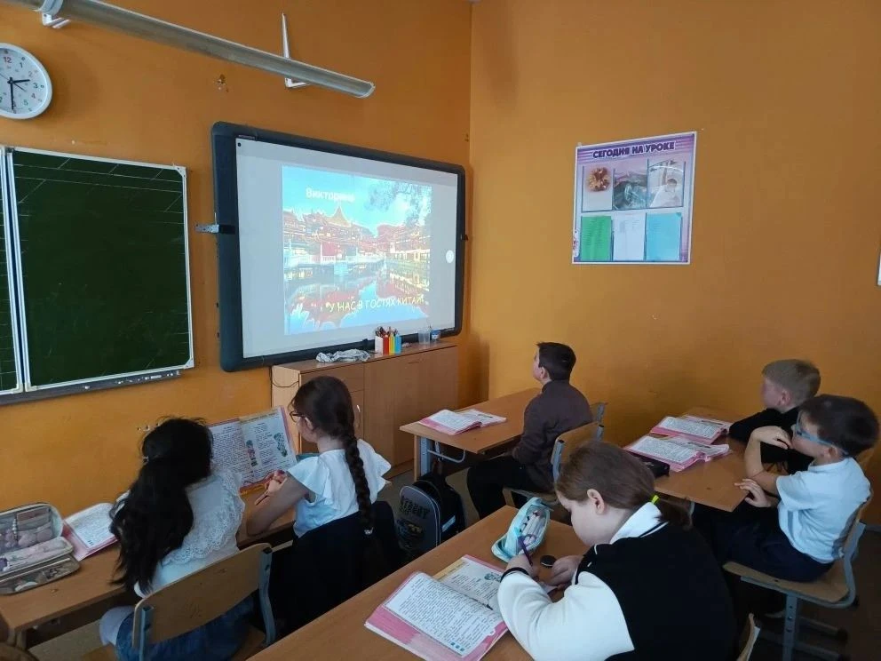 🎎 День китайской культуры в нашей школе: от драконов до чайных церемоний В нашей школе прошла серия 
