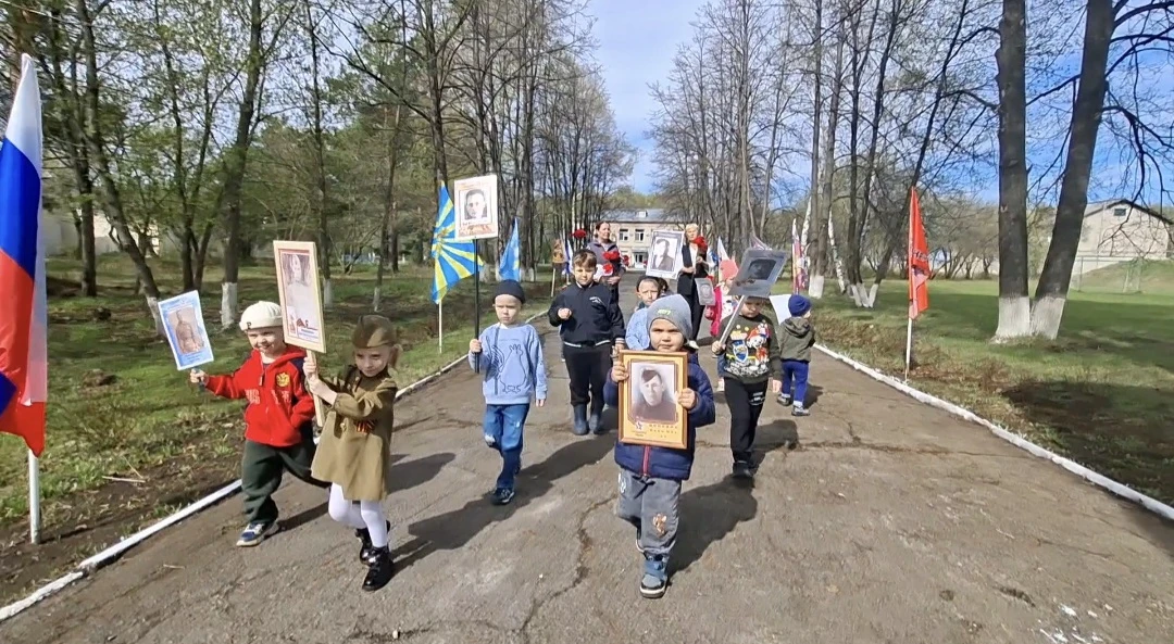 🇷🇺 Сегодня, 8 мая, накануне великого праздника, наши дошколята совершили важное и тро...