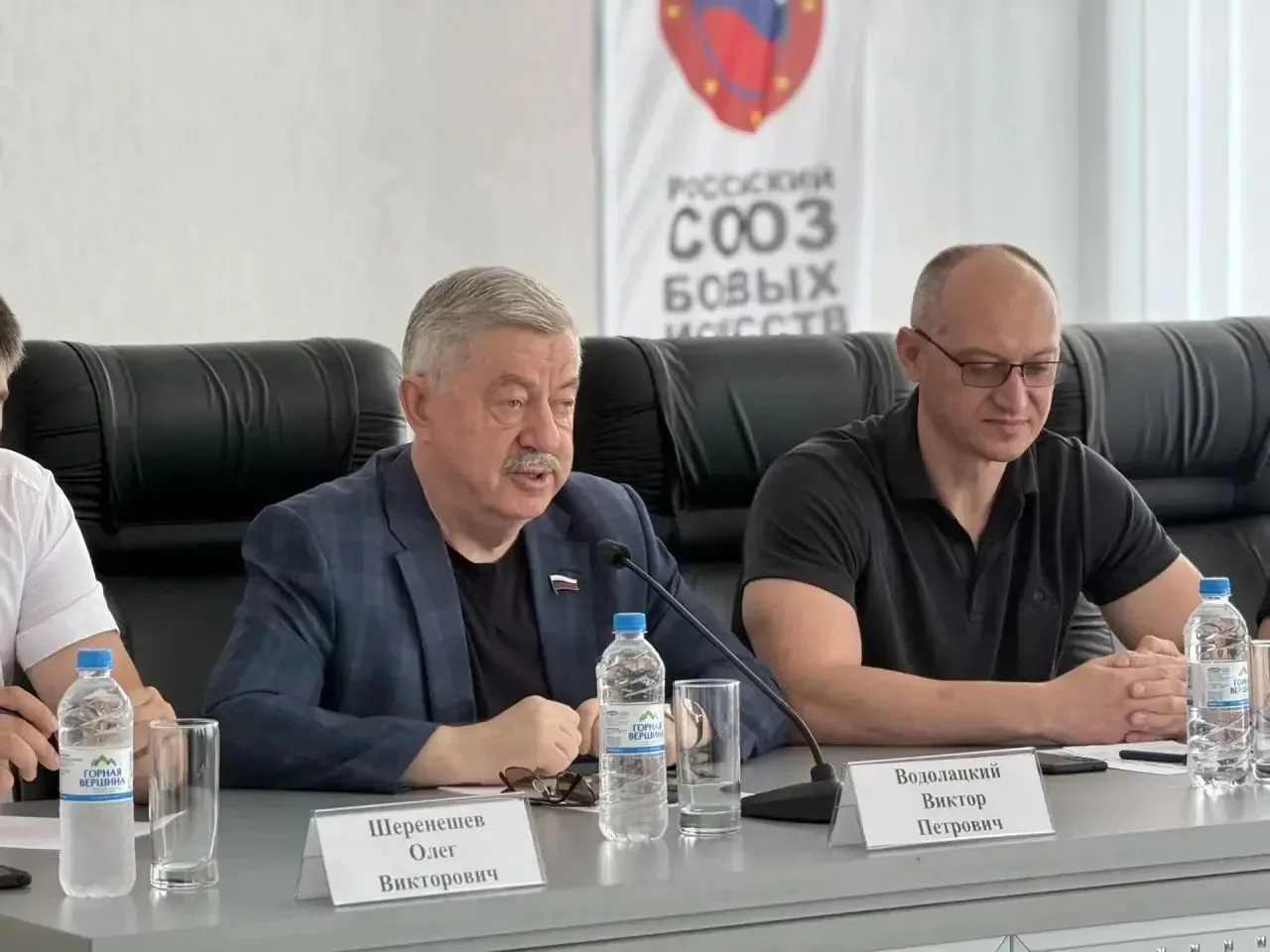 Сегодня провёл рабочее совещание с руководителями спортивных федераций Луганской Народн...