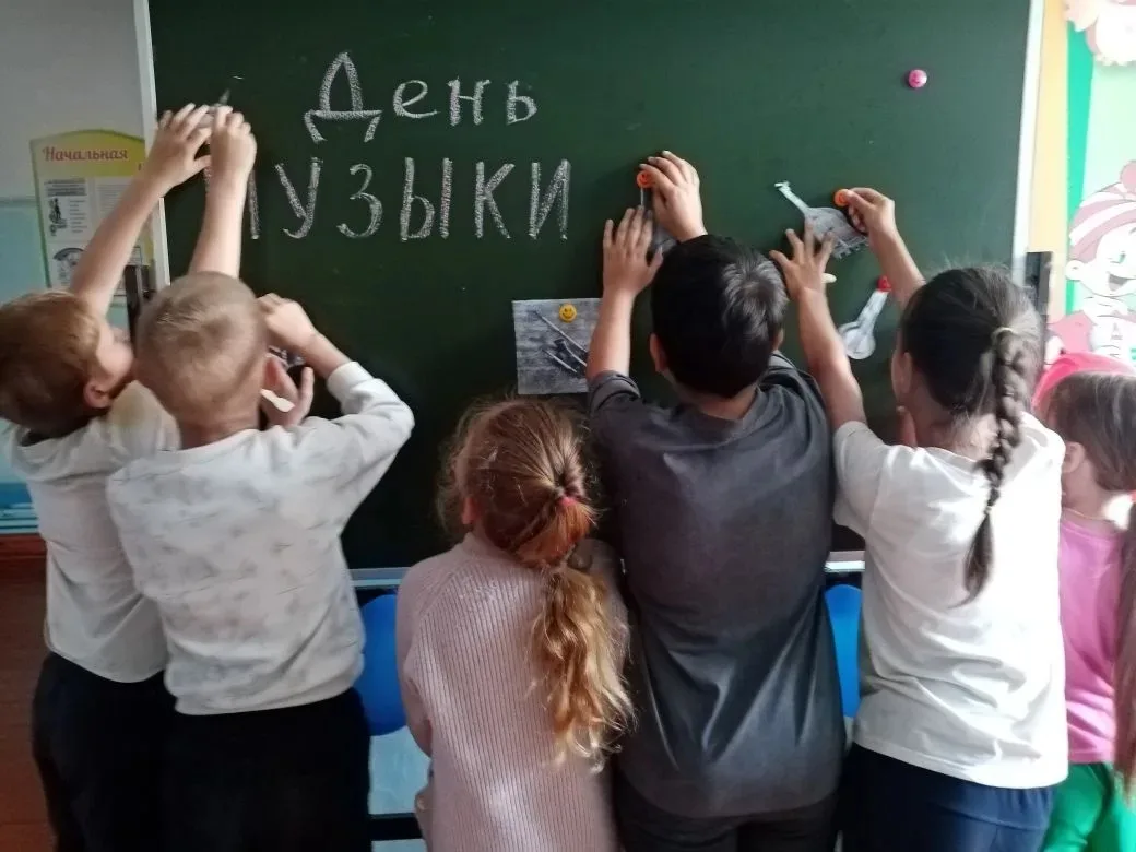 "День музыки" в школьном лагере: праздник зуков и новых открытий! Ребята  окунулись в у...