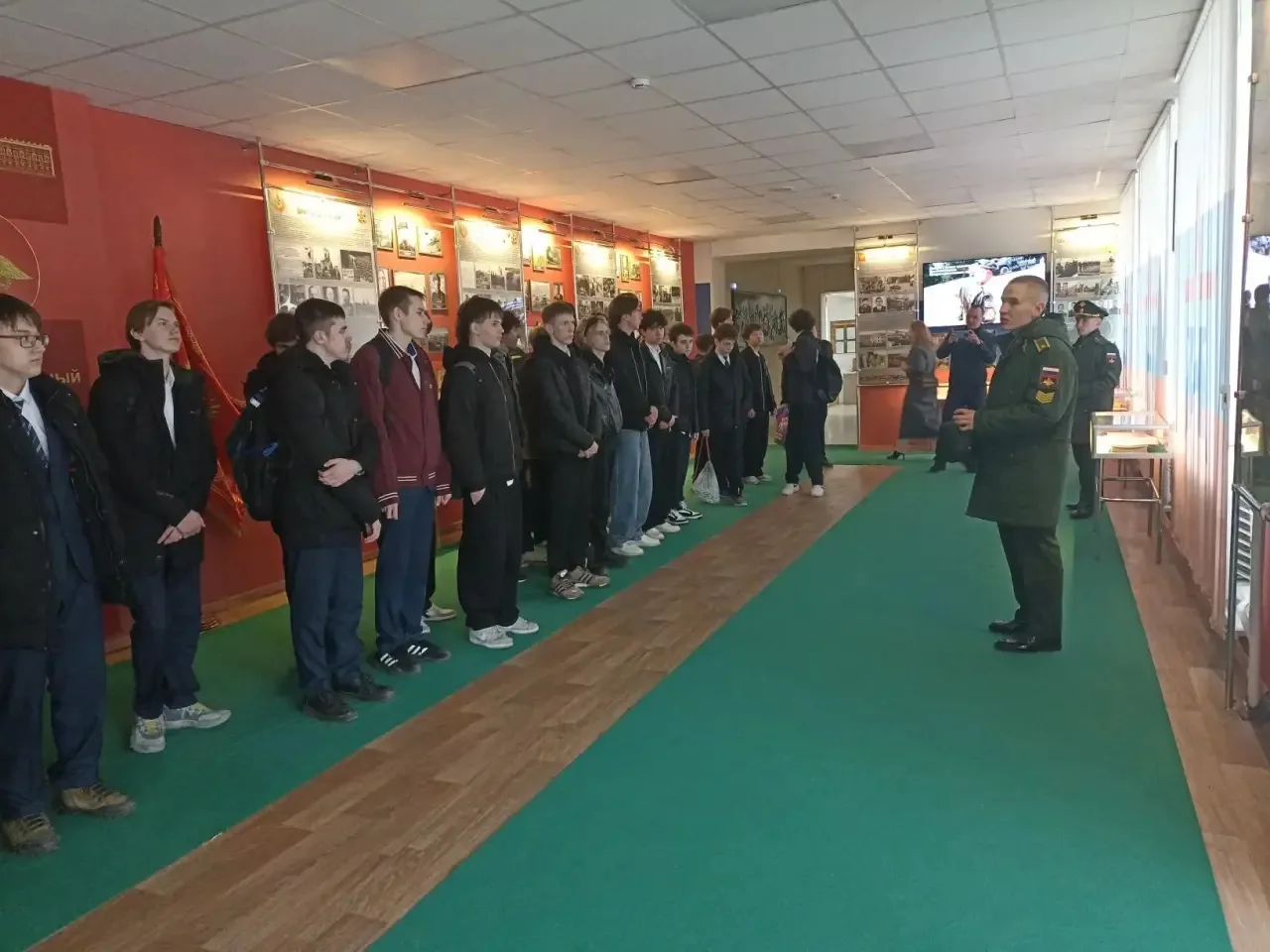 ✅13 апреля мальчики 10-х классов нашей гимназии посетили Краснознаменное высшее Казанское танковое в