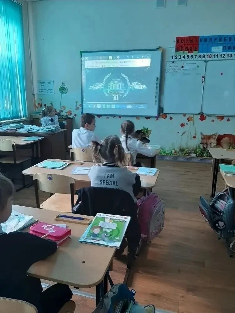 РАЗГОВОРЫ О ВАЖНОМ   ✏️Утро понедельника для школьников началось занятия «Разговоры о важном» на тем