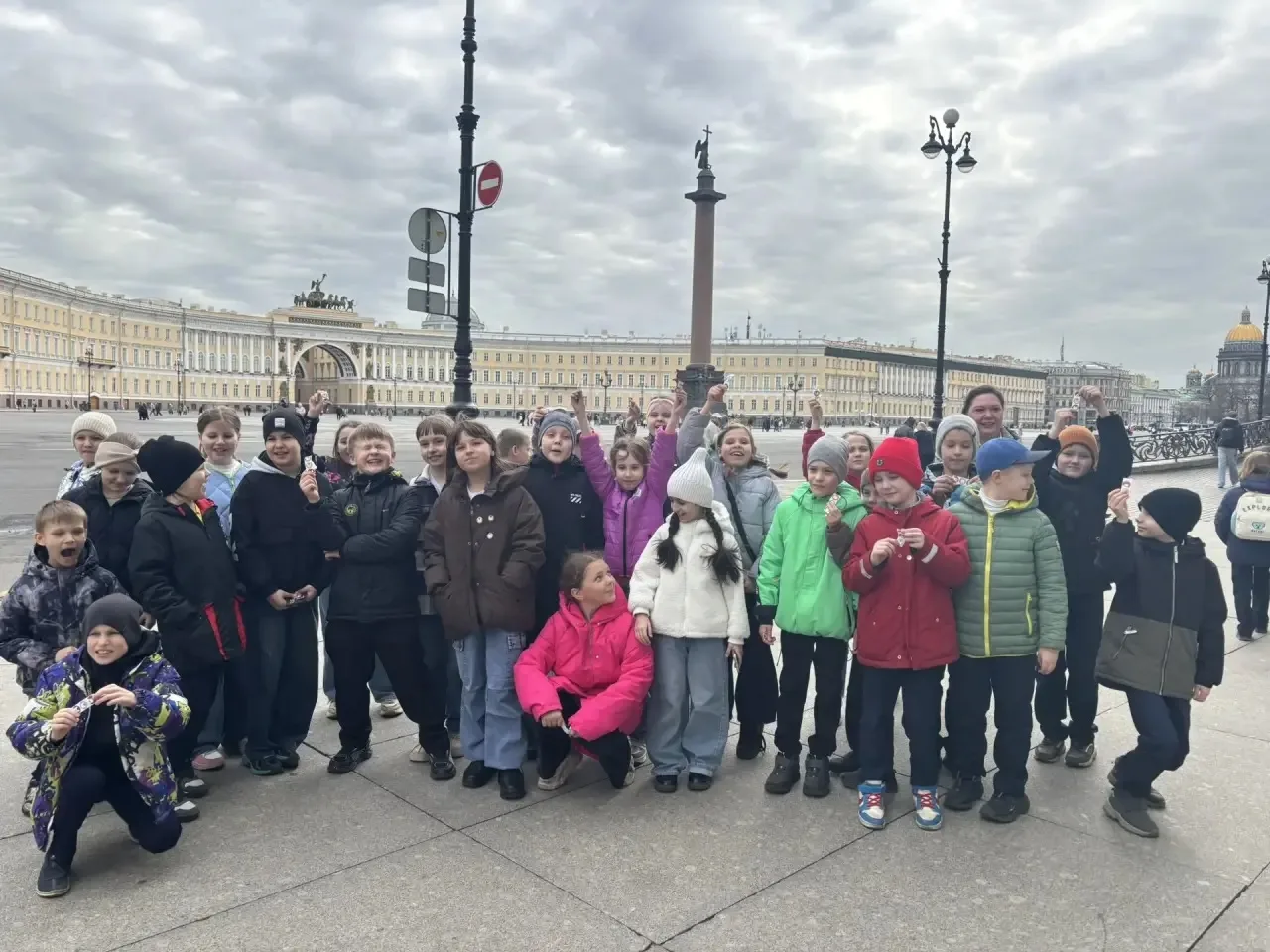 🚌Сегодня 2б класс был на автобусной экскурсии по Санкт‑Петербургу: ребята увидели величественные дво