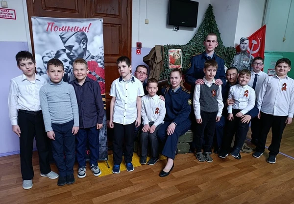 Курсанты экономического факультета провели «Урок мужества» для рязанских школьников  Курсанты расска