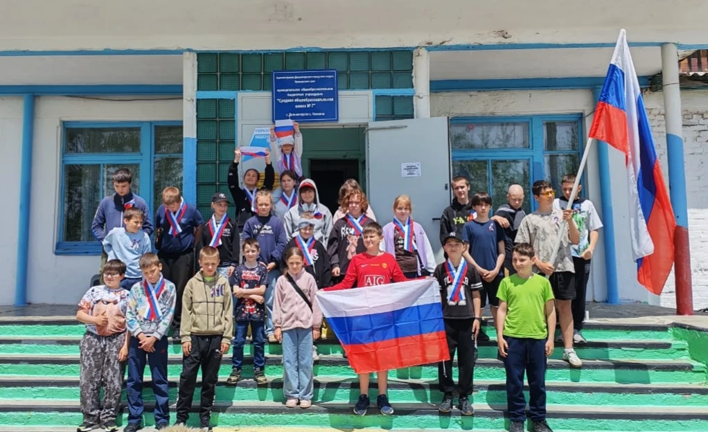 🇷🇺День России в школьном лагере: патриотизм, творчество и единство!

В нашем школьном лагере прошл