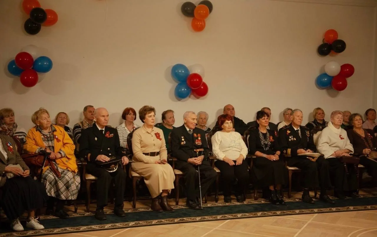 🕰 Бал «В шесть часов вечера после войны»   🎖 Наши юнармейцы под руководством Сергея Геннадьевича Кос