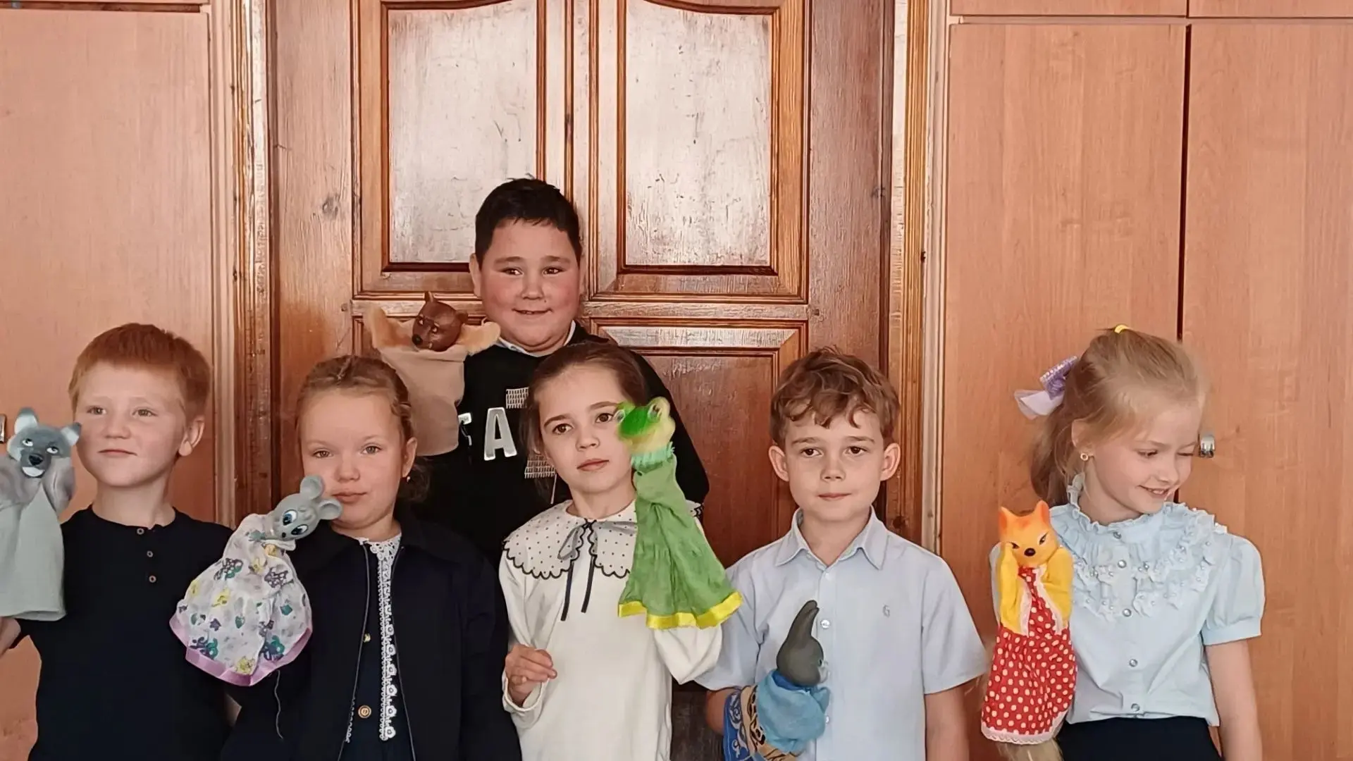 Сегодня в 1А было по-настоящему шумно и весело - к ребятам пришёл библиотекарь. Первокл...