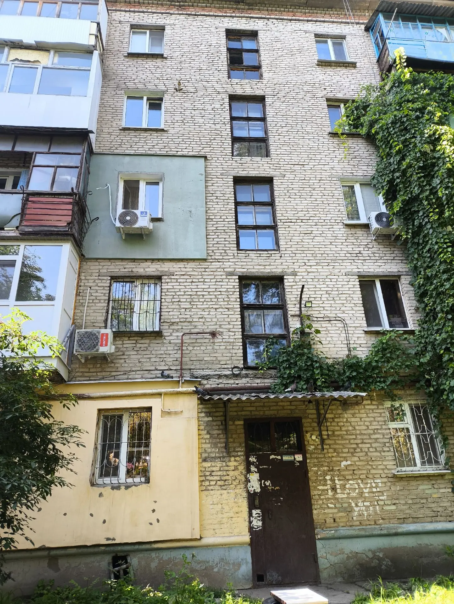 Продам 2-комн. Восток. кв. Жукова. Напротив Машинститута. Жилая. 2/5, комнаты трамваем,...
