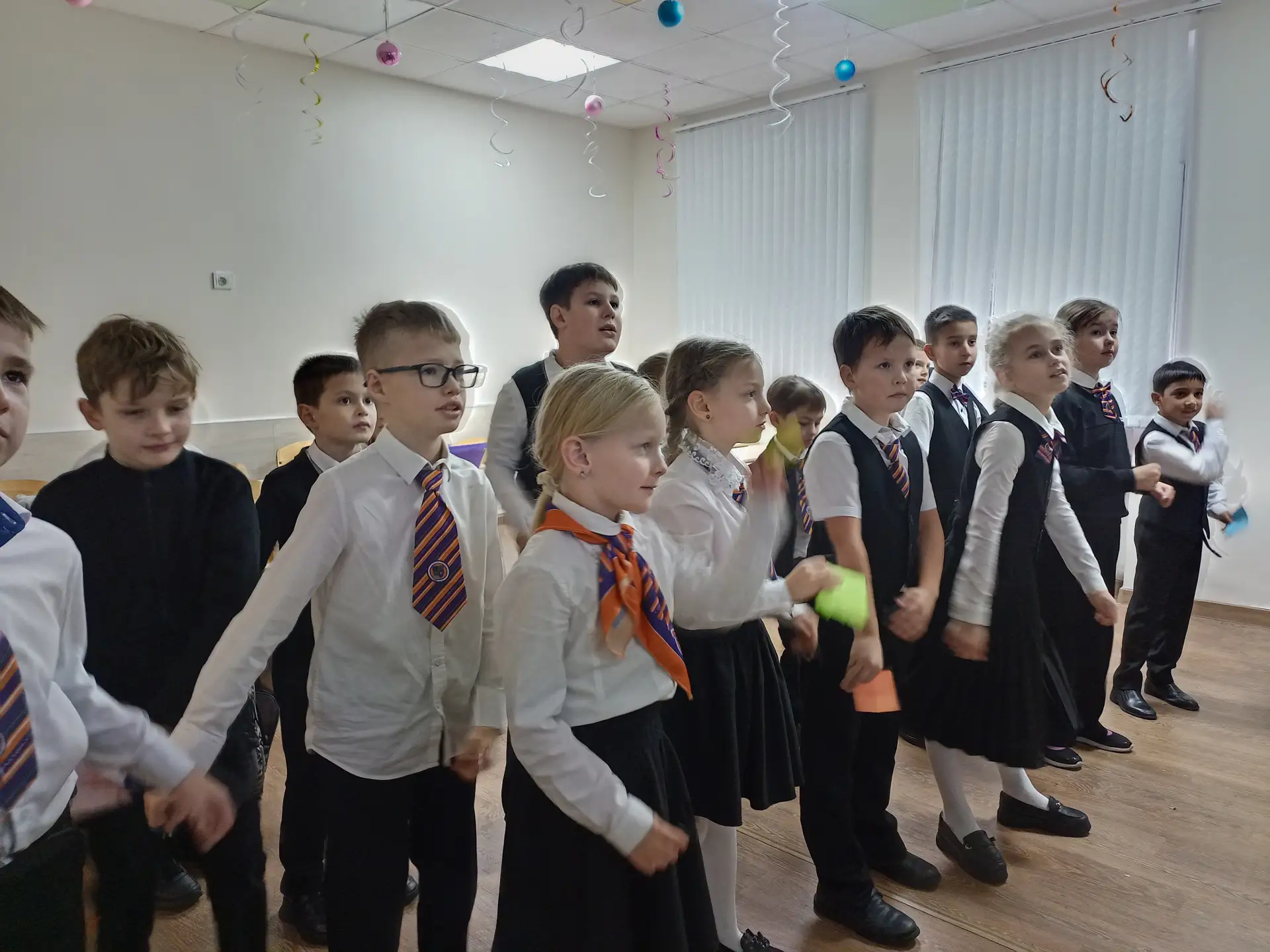 МАМИН КВЕСТ: ПРАЗДНИК ТВОРЧЕСТВА И ЕДИНСТВА! 🎉  Сегодня в нашей гимназии состоялся увлекательный «Ма