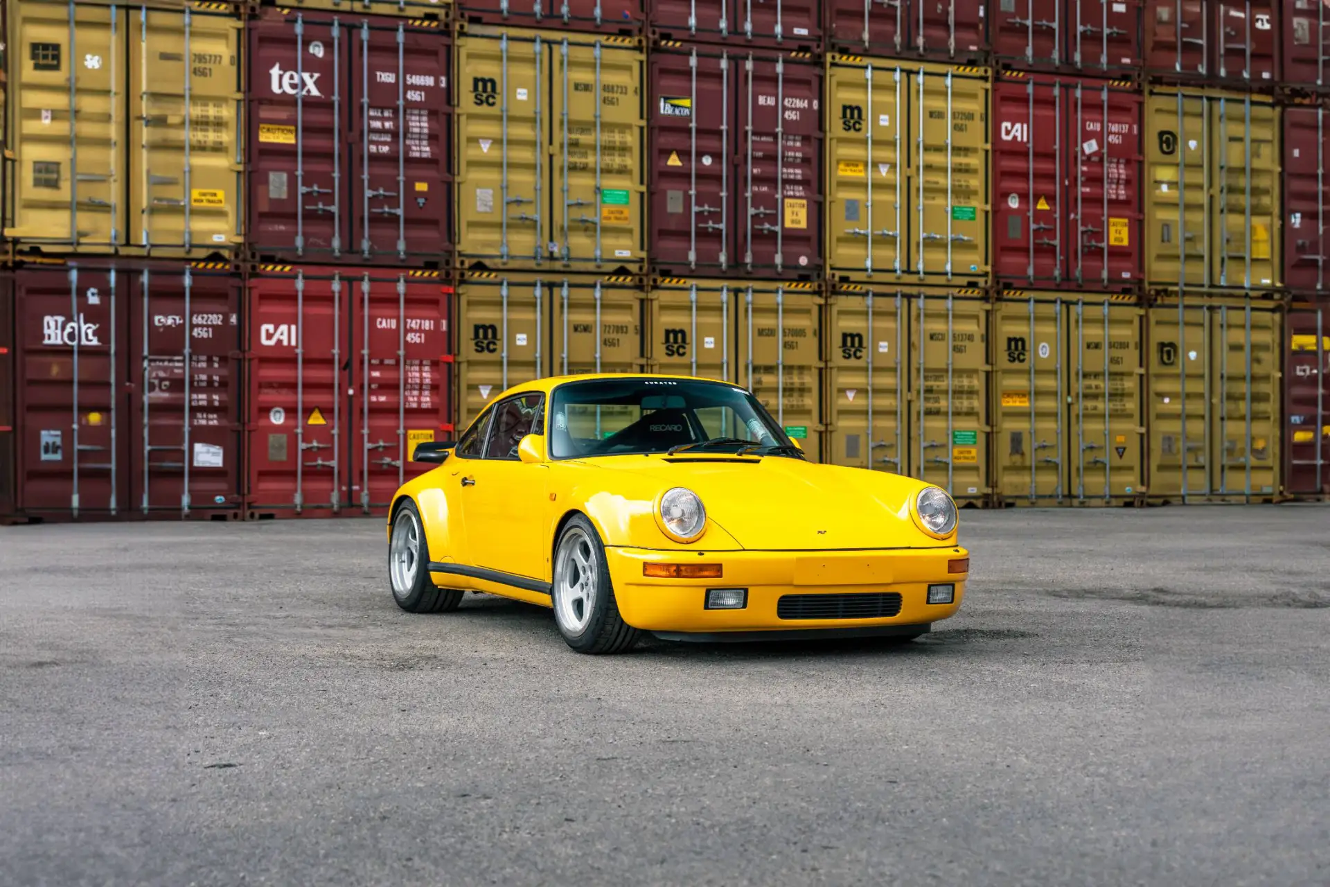 Культовый "Porsche 911 RUF CTR Yellowbird" от компании "RUF Automobile".