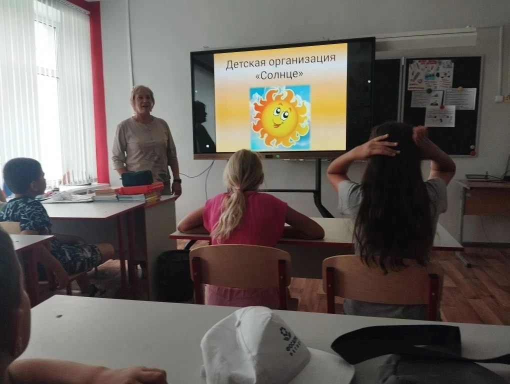 25 июня состоялось закрытие смены пришкольного лагеря "Солнце"🌞
Традиционно в этот день проходит "М