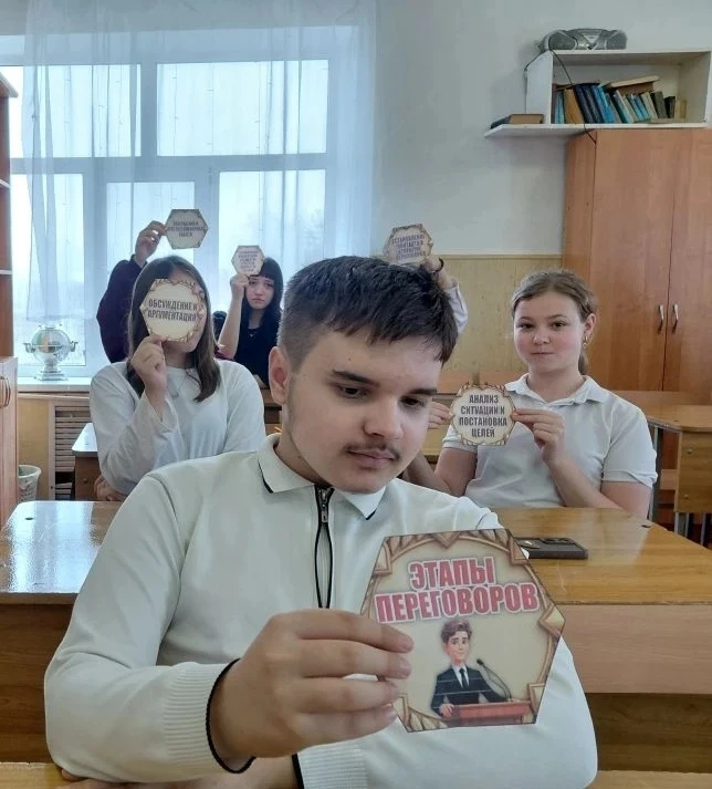 9 февраля 2026г. в МБОУ СОШ 15 им.А.З. Потапова ст.Лысогорской прошёл традиционный урок «Разговоры о