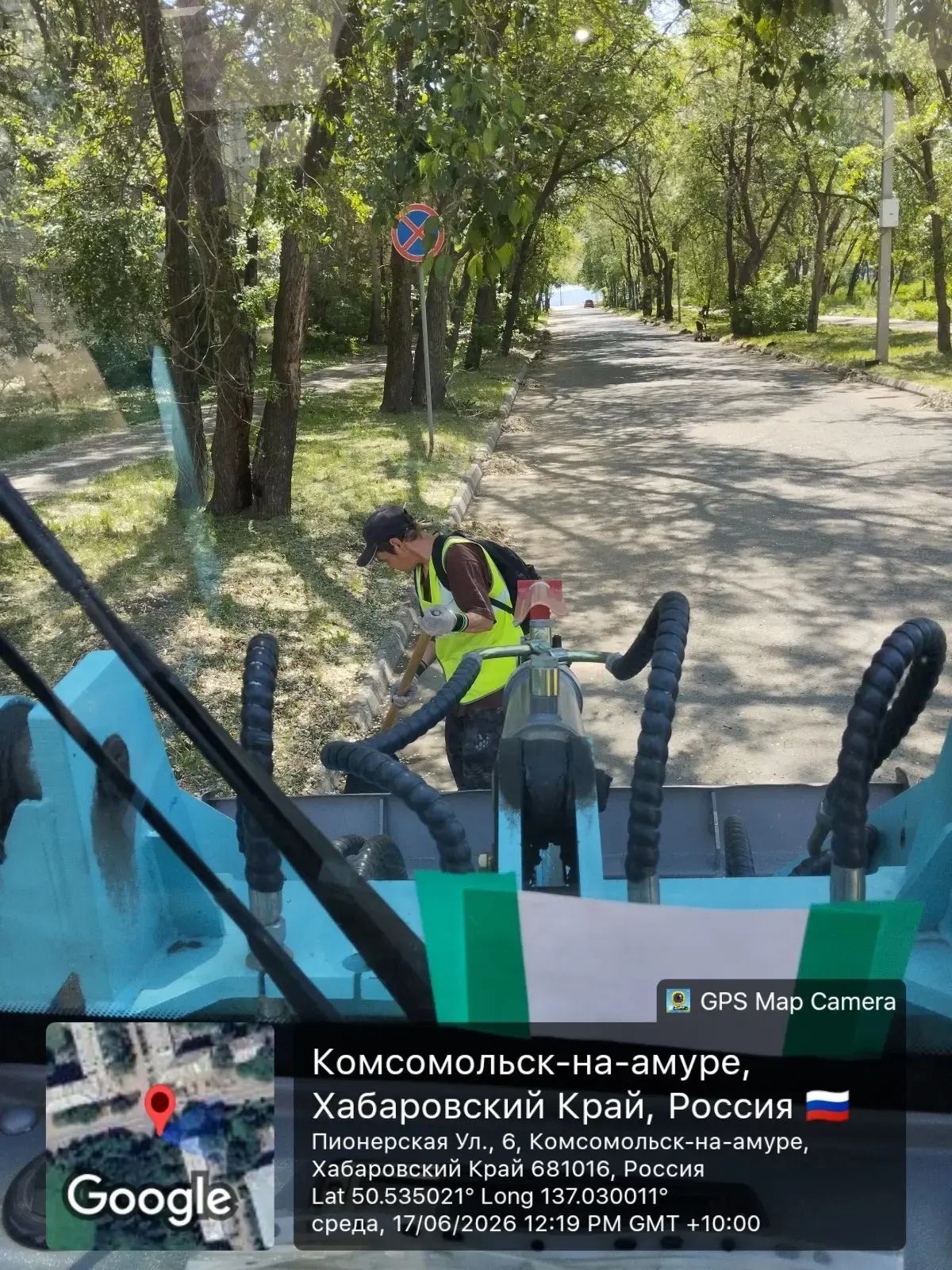 Сегодня ночью улицы города убирало 3 единицы коммунальной техники, в том числе два дорожных пылесоса
