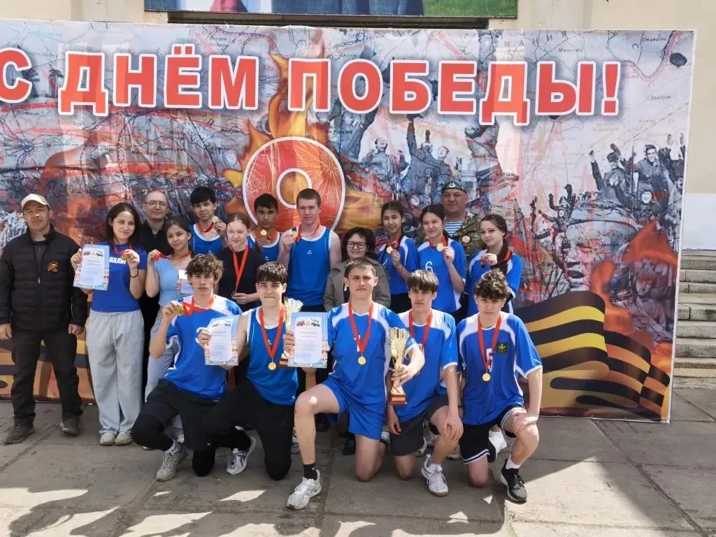 От души поздравляем команды нашей школы с победой в легкоатлетической эстафете, посвященной 9 мая!  