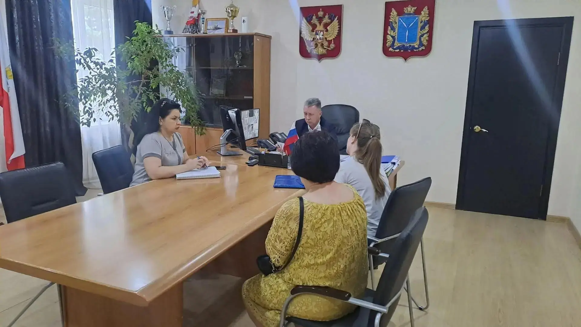 Глава Фёдоровского района Алексей Стрельников провёл приём граждан по личным вопросам.