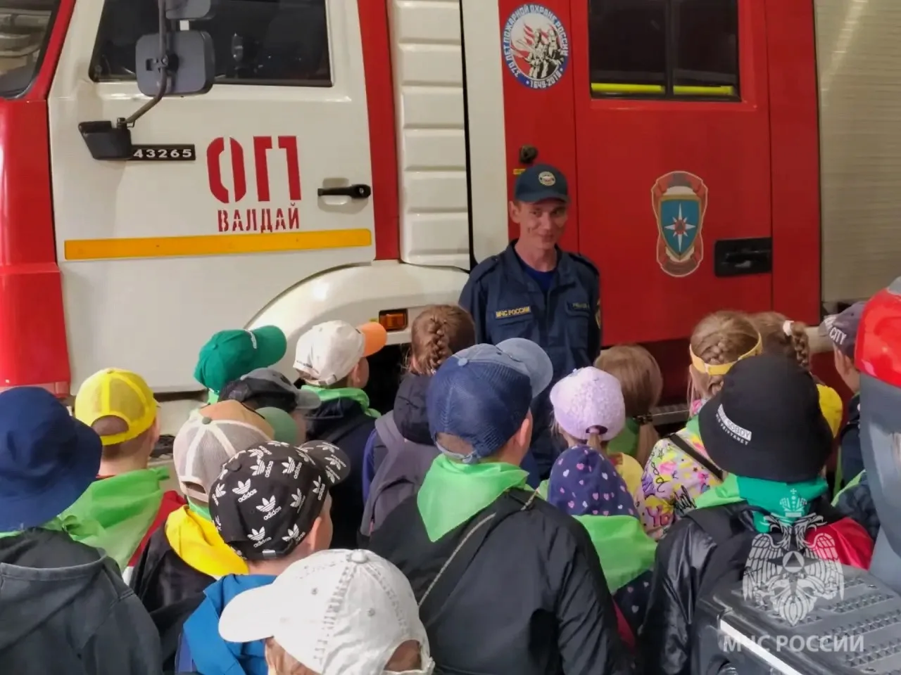 👨‍🚒 В гости к пожарным

Пожарные отдельного поста 11 пожарно-спасательной части города Валдай пров