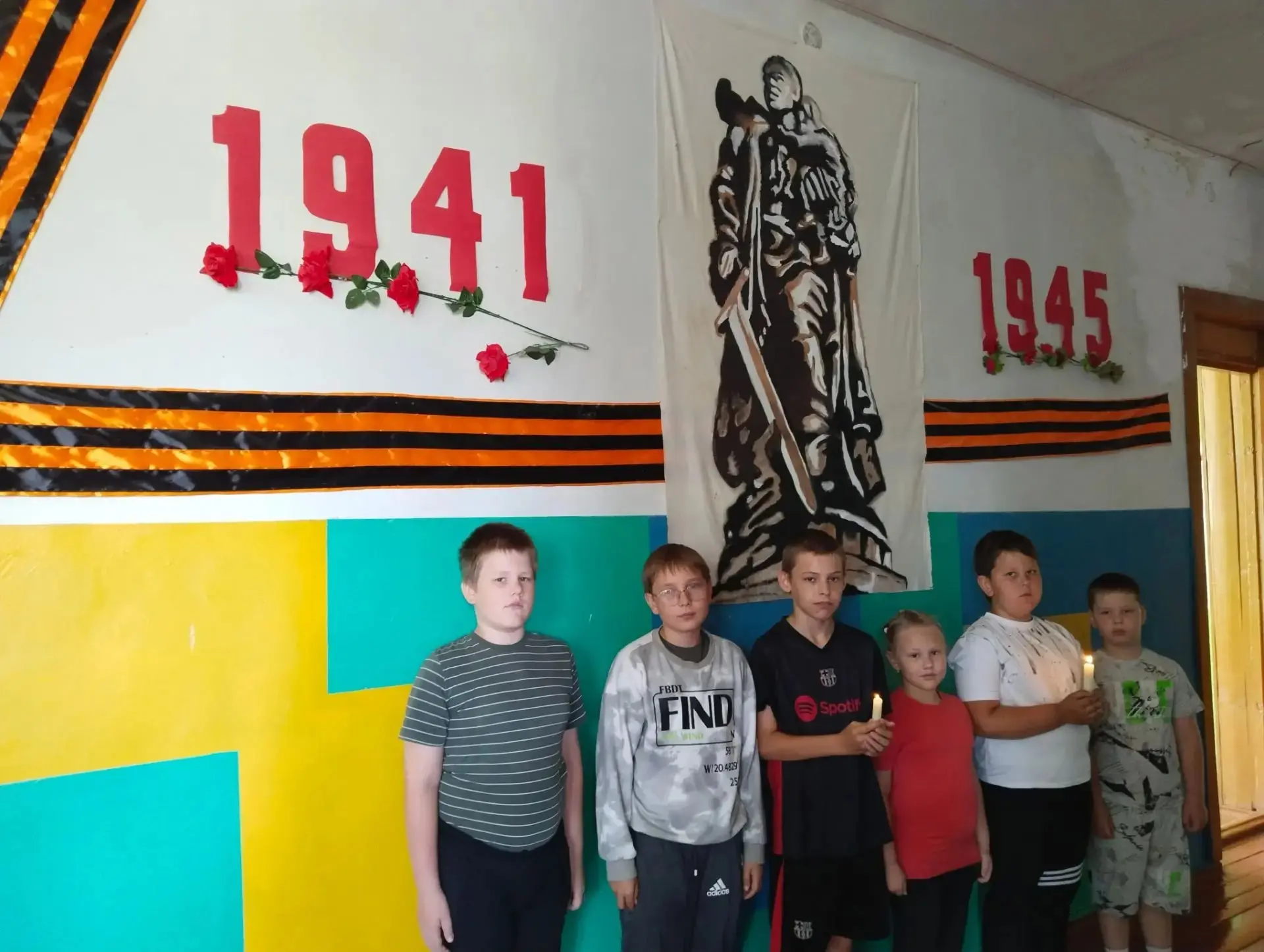 🕯Окна, которые говорят с нами о главном…
В преддверии 22 июня — Дня памяти и скорби, даты начала Ве
