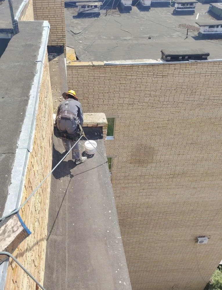 ⚡️Начинаем рабочую неделю с масштабных работ!

👷‍♂️Проводим локальный ремонт кровли, чтобы в ваших 