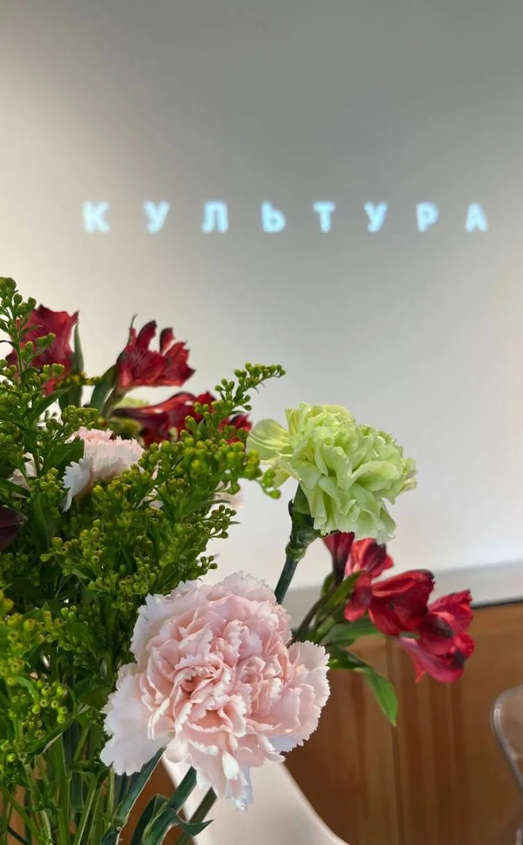 Помимо того, что я мама, я еще молодая и красивая девушка.  И очень важно говорить себе это. Бытовух