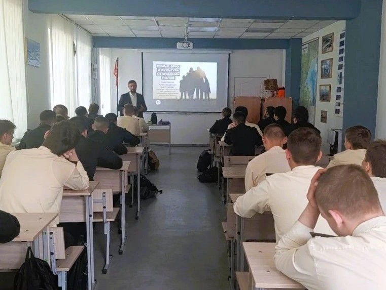 Хабаровские студенты обсудили семейные ценности с известным просветителем из Москвы
