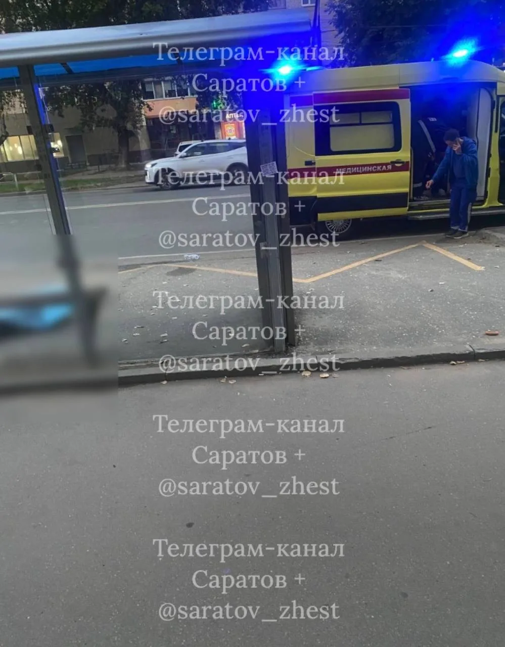 Пензенская, мужчина умер на остановке, на месте работала реанимациия.