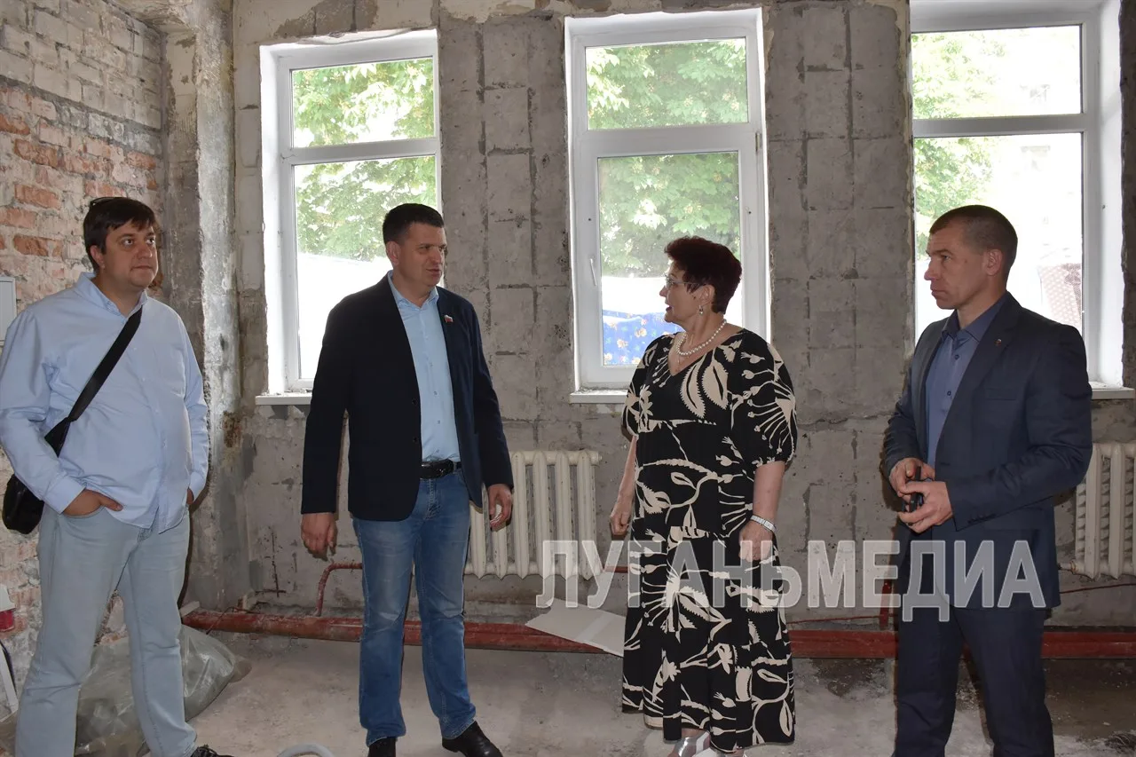 ⚙️В Первомайске прошел общественный контроль за ходом работ по ремонту детского сада