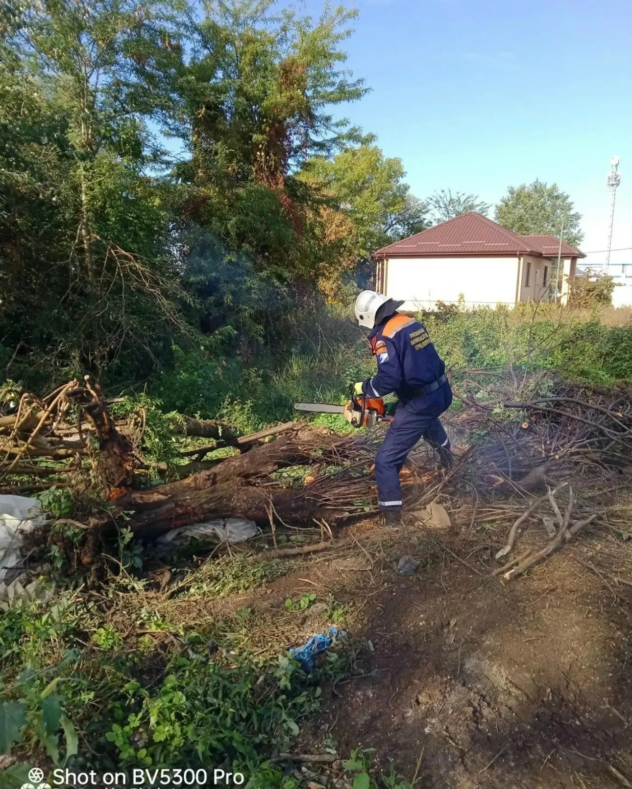 Расчистка сезонного ручья во избежания заторов во время половодья